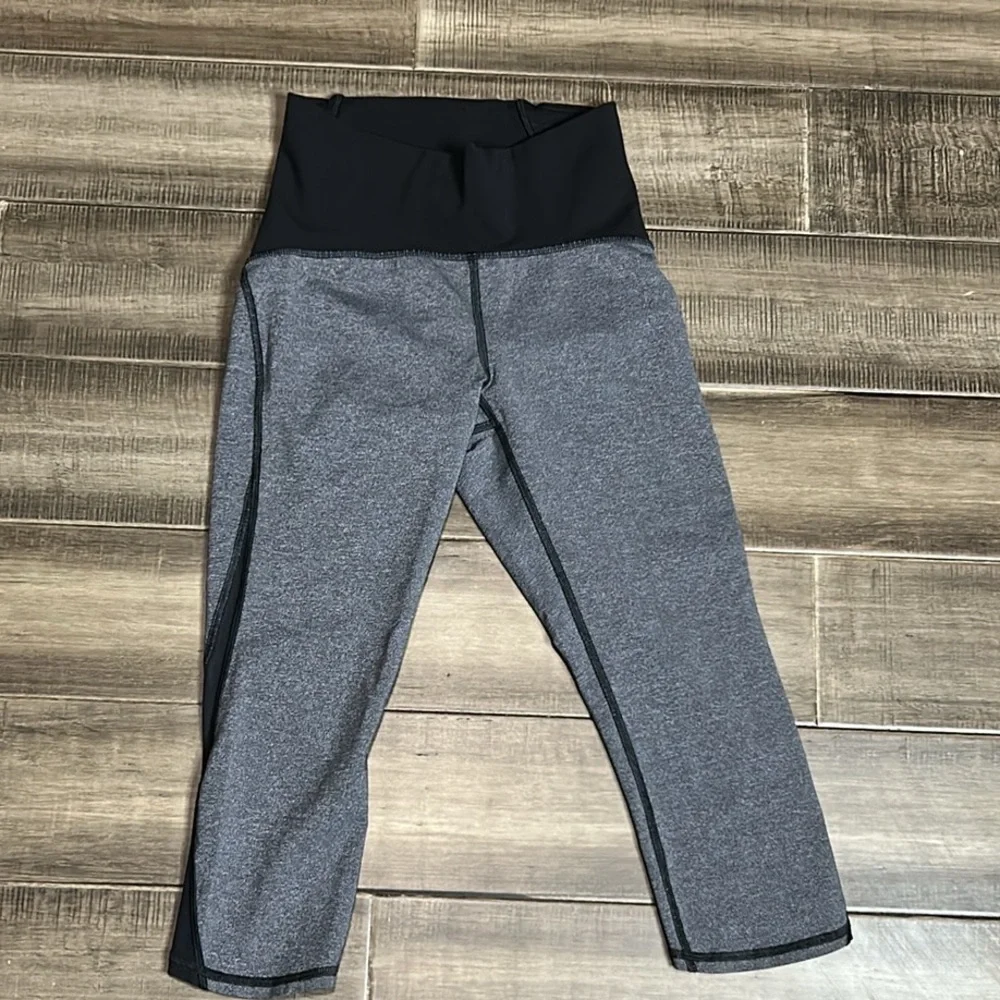 EUC Lululemon Train Times Crop (17